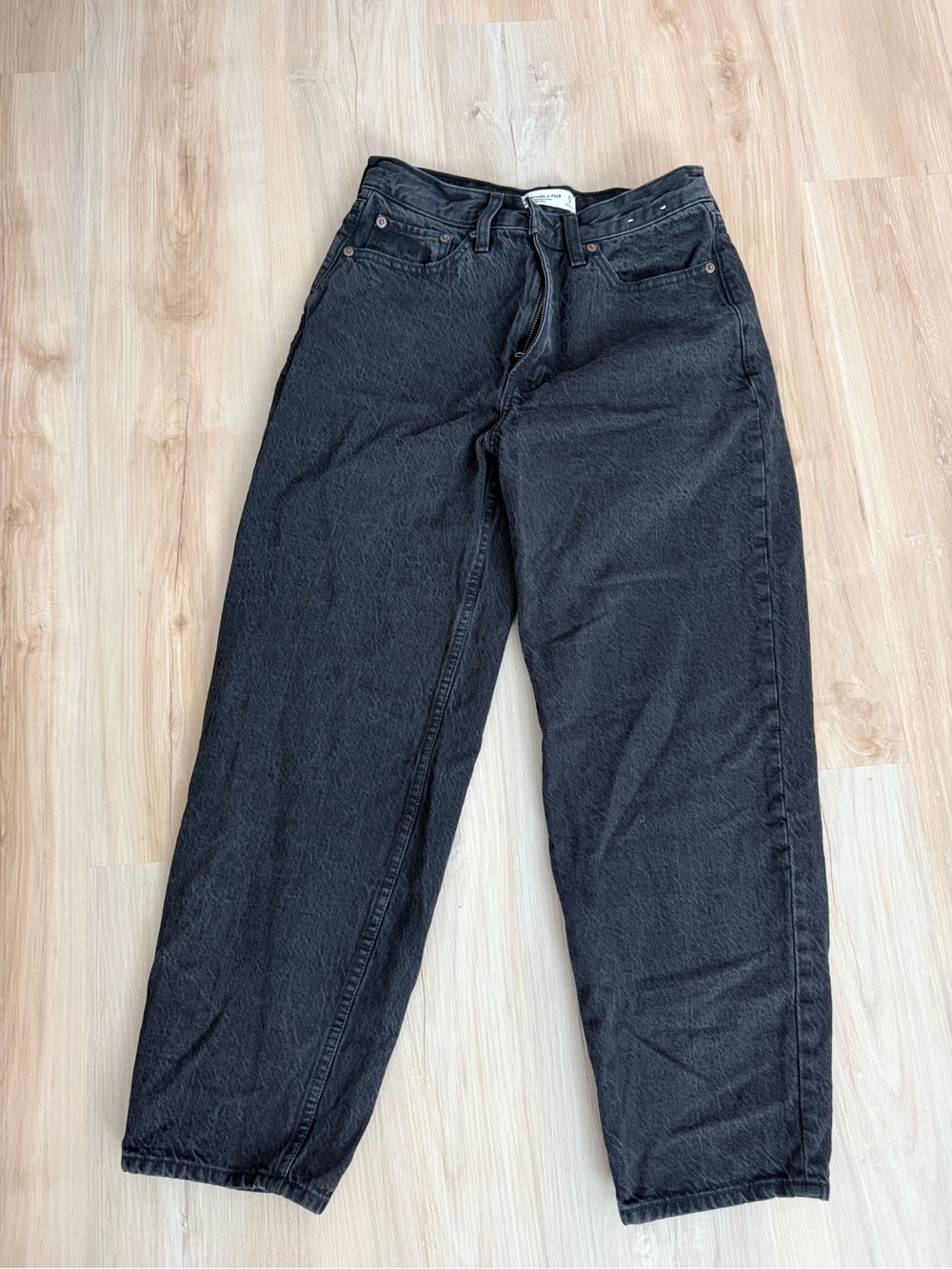Abercrombie Tapered Loose Black Jeans- short
